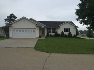 74 Swan Ln, Farmington, MO 63640