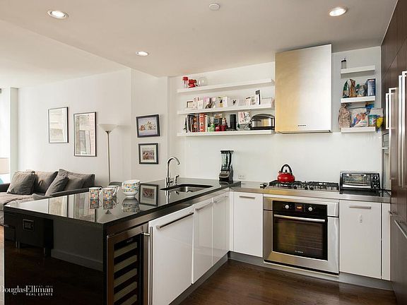 4th image of 133 W 22nd St APT 5G