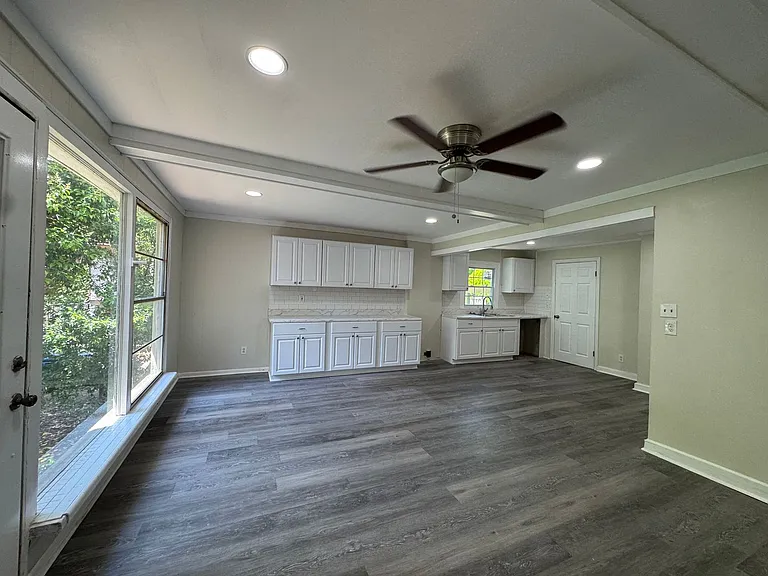 2818 Mallory St — Photo 8