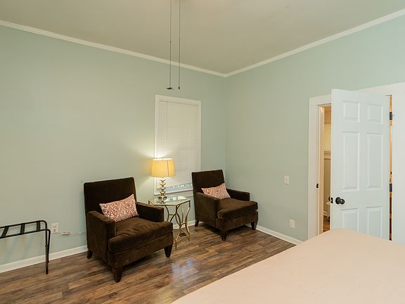 5th image of 502 E Lake Ave