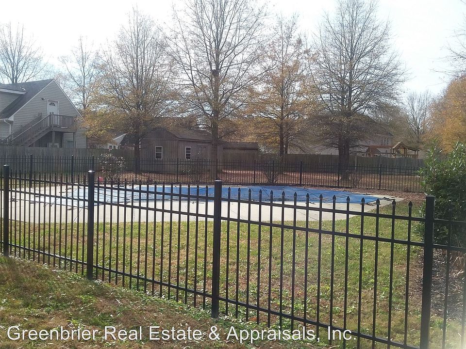 2nd image of 716 Treetop Ln