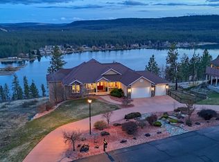 10673 W Lakeside Ln, Nine Mile Falls, WA 99026