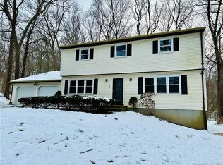 4 Friar Tuck Dr, Gales Ferry, CT 06335