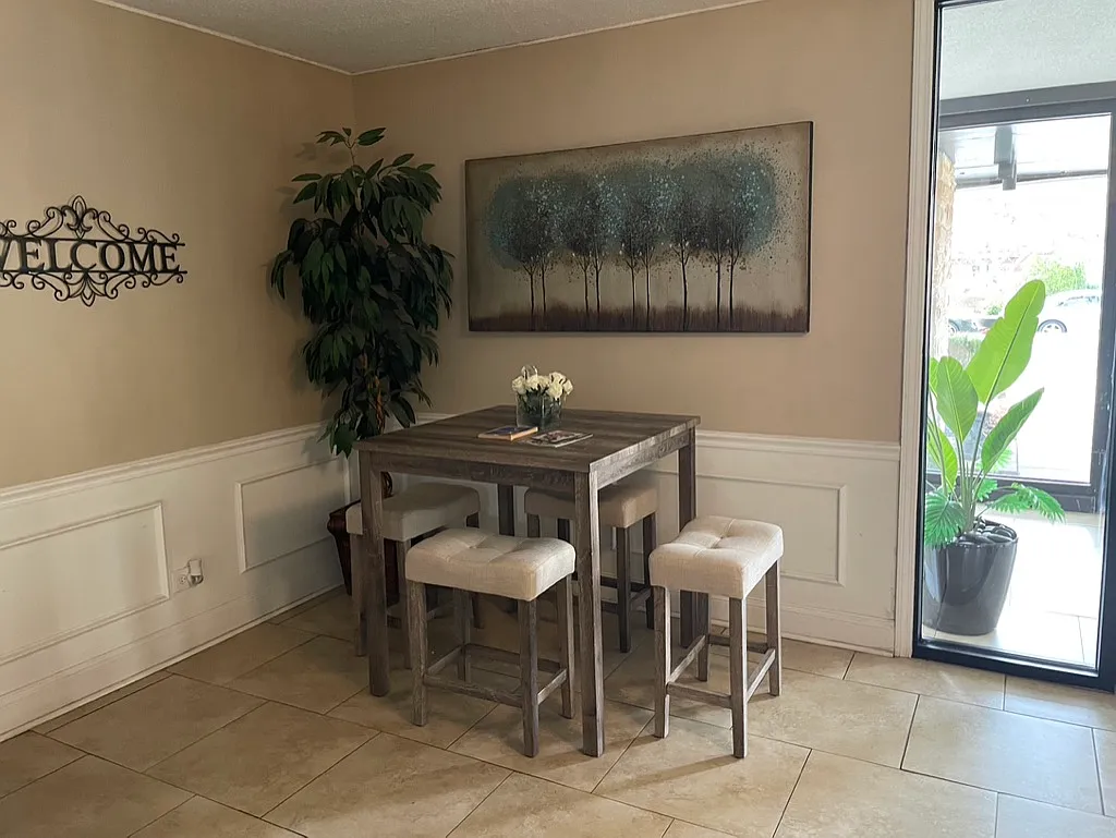 318 N Salem Ave — Photo 4