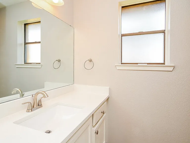 5014 Meadow Crest St — Photo 13