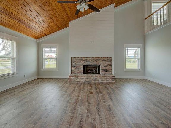 5th image of 412 Texas Dr