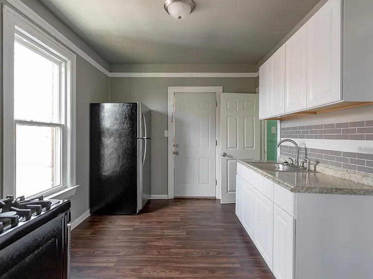 4634 Howard St — Photo 5