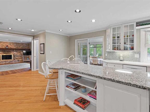 4th image of 15572 Valley Branch Dr