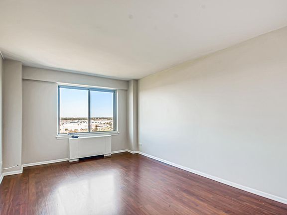 5th image of 6933 N Kedzie Ave APT 1104