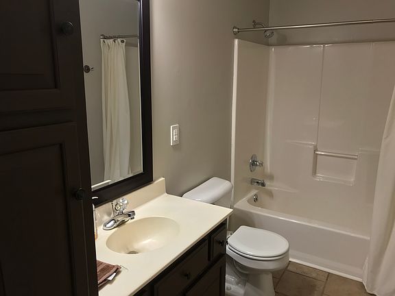 5th image of 548 Herman Ave