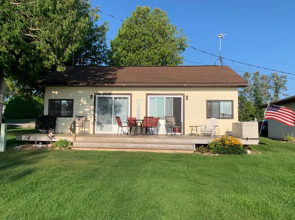 148 N Huron St, De Tour Village, MI 49725
