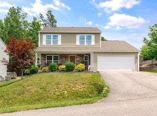 205 Robin Hood Dr, Christiansburg, VA 24073