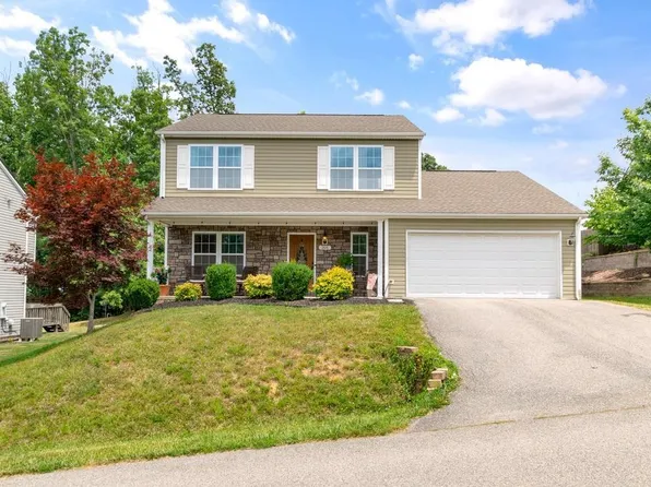 205 Robin Hood Dr, Christiansburg, VA 24073