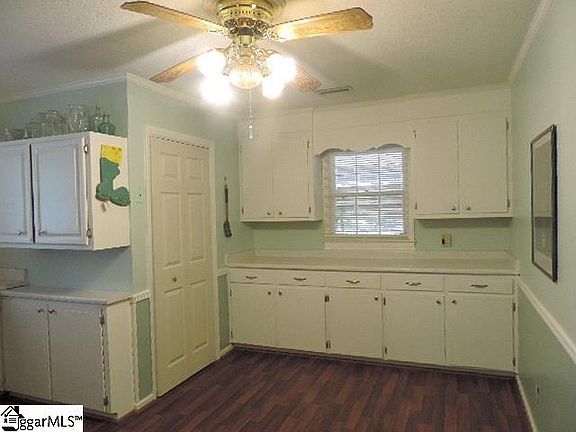 5th image of 6 E Heathwood Dr