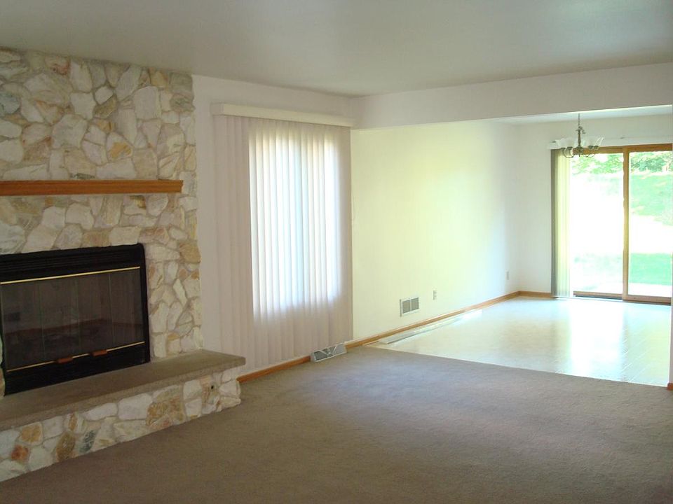 LR & partial dining area