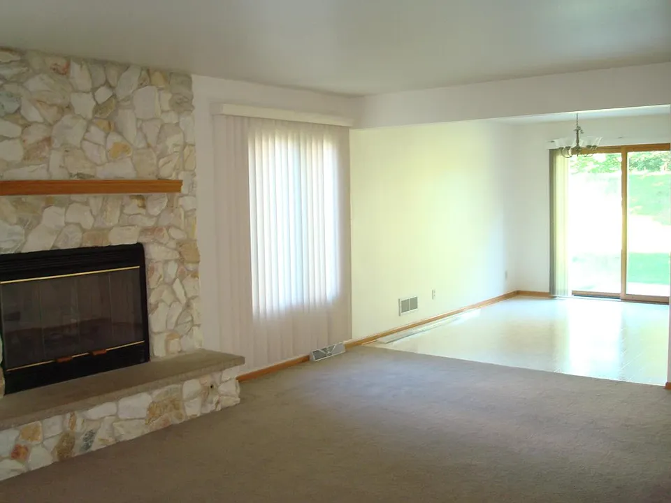 LR & partial dining area