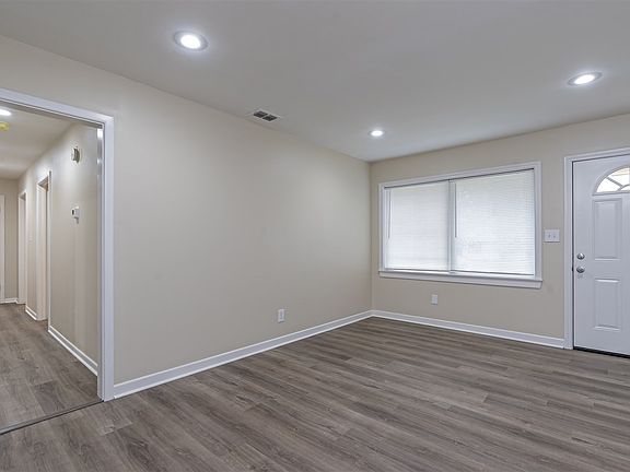 5th image of 206 E Fairlane Dr
