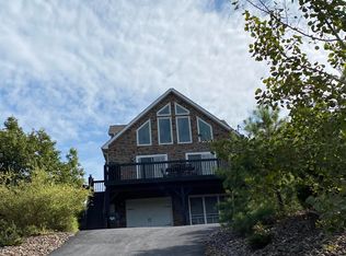 32 Spice Bush Dr, Hazle Township, PA 18202