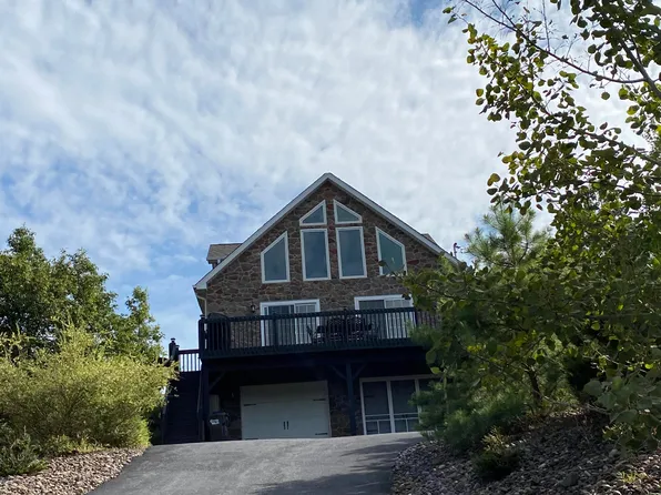 32 Spice Bush Dr, Hazle Township, PA 18202