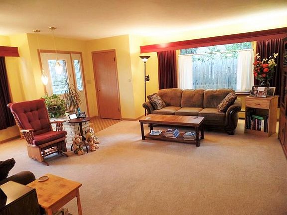3rd image of 2531 Calumet Dr