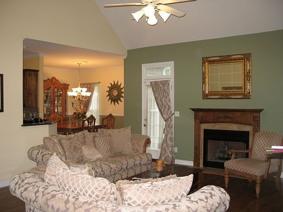 3rd image of 403 Marietta Pl