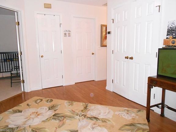 3rd image of 225 Westwind Dr Unit 21