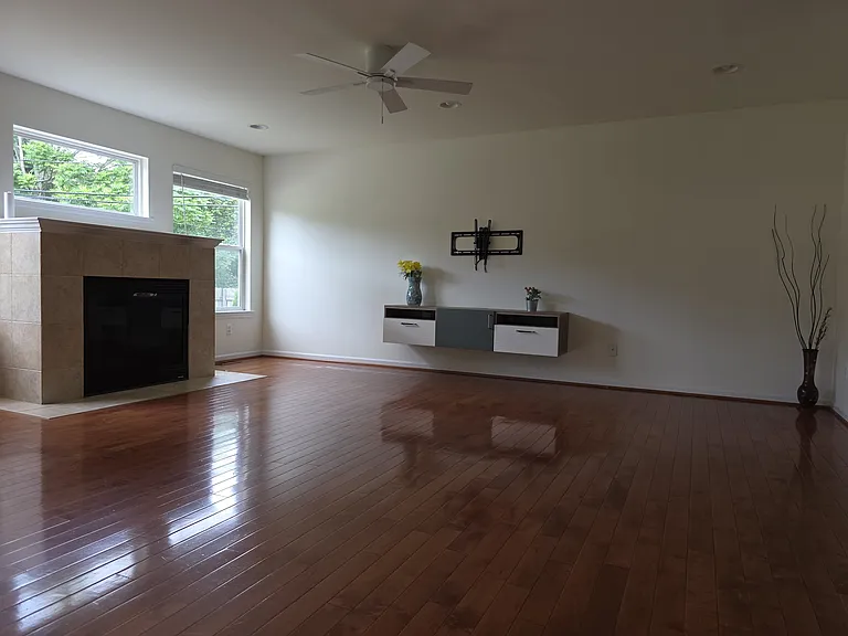 2103 Enterprise Dr — Photo 12