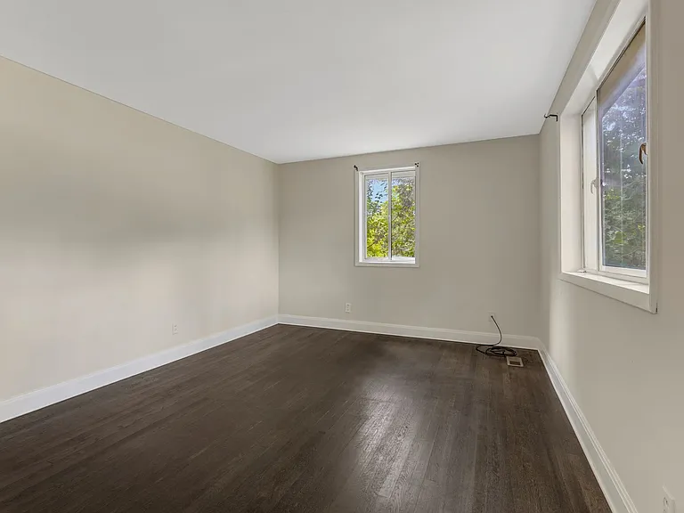 1301 Mercury Dr — Photo 9