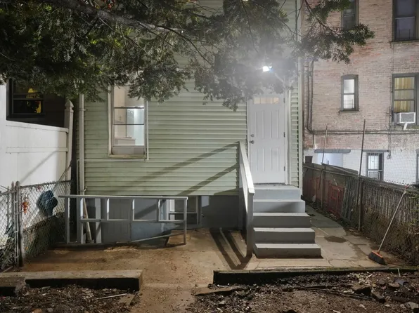 2448 Webb Avenue image 22 of 27