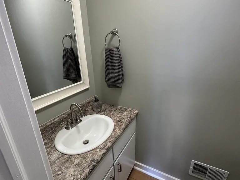13 Colonial Ct — Photo 9