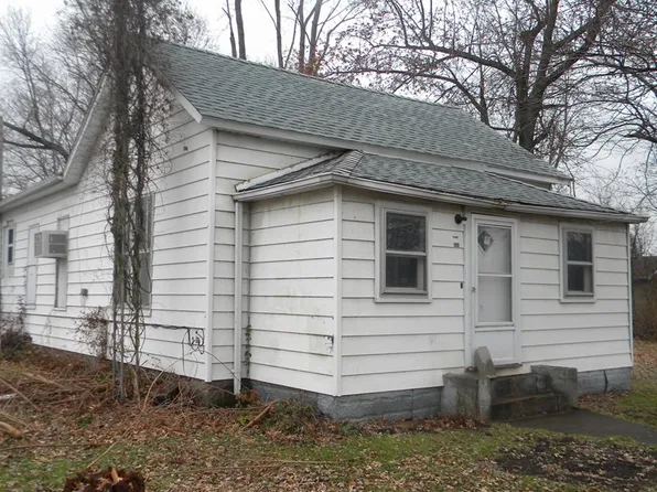 600 S 4th St, Elkville, IL 62932