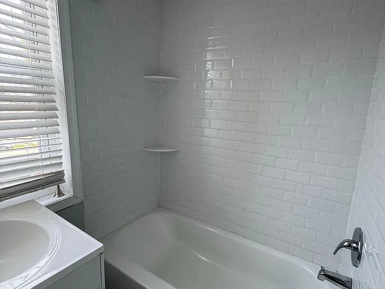 610 E 9th St #2 — Photo 4
