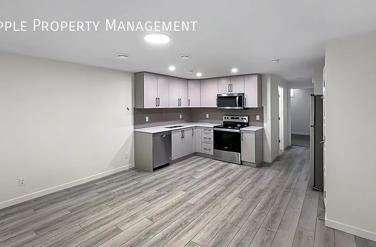 104 Marmot Way NW #LOWER — Photo 2