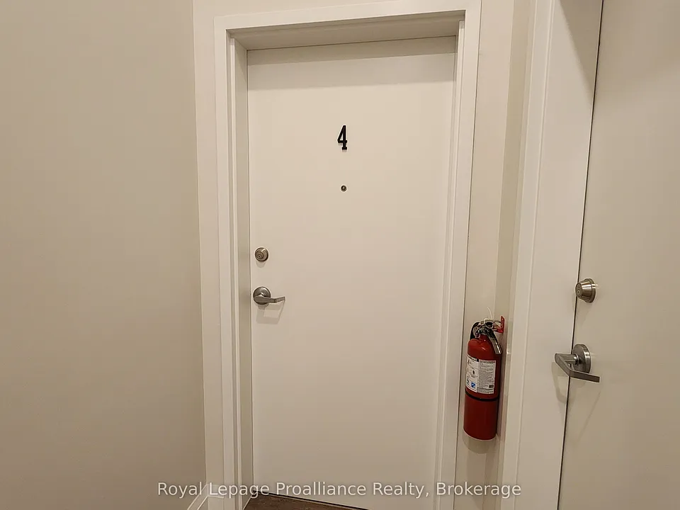 261 Front St #4