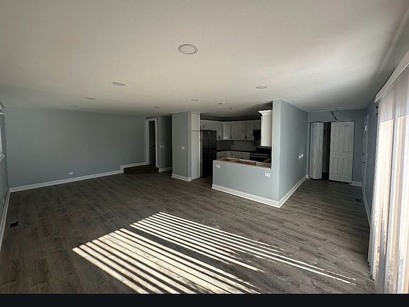 3rd image of 405 1st St