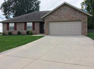 768 E Roubidoux St, Nixa, MO 65714