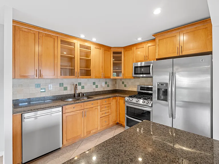 518 Ellery Ct #518 — Photo 2