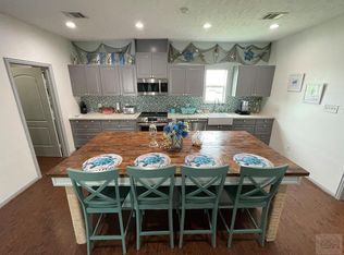 972 Townsend Dr, Crystal Beach, TX 77650