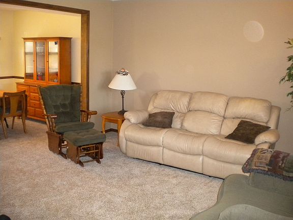 2nd image of 117 Hickory Knoll Dr