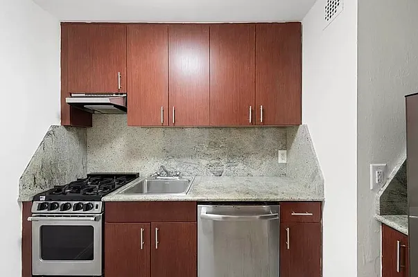 Rented by Douglas Elliman | media 23