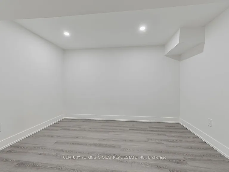 989 Old Cummer Ave #LOWER — Photo 16