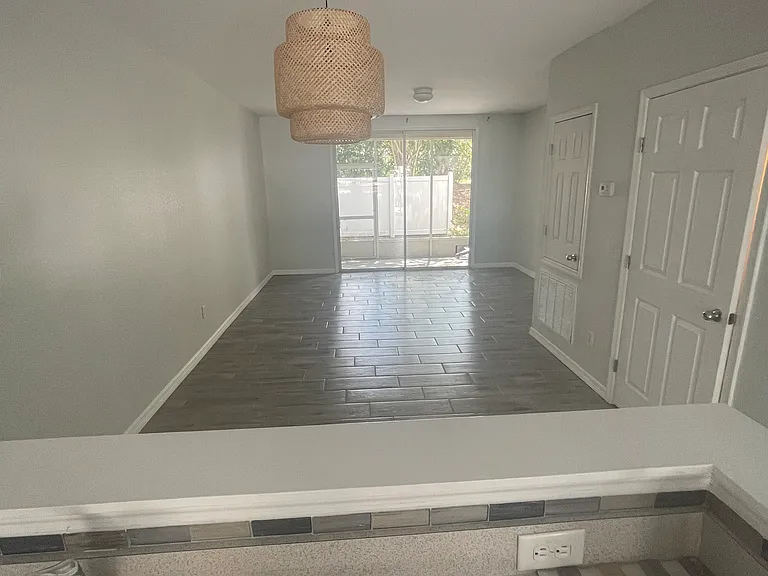 4419 SW 49th Ave — Photo 2