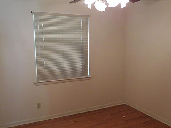 5th image of 318 W Davis St