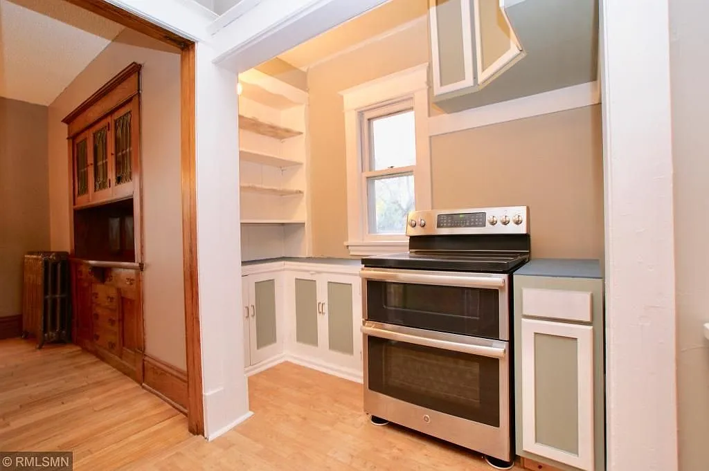 4 bed, 3120 sqft, $2,850 — Photo 3