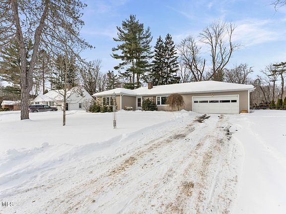 4th image of 6 Maple Ridge Avenue