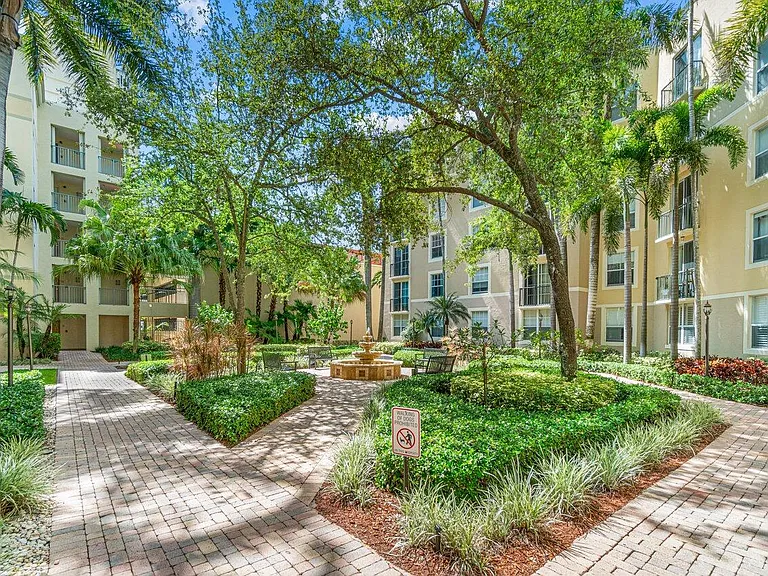 630 Sapodilla Ave #110 — Photo 26