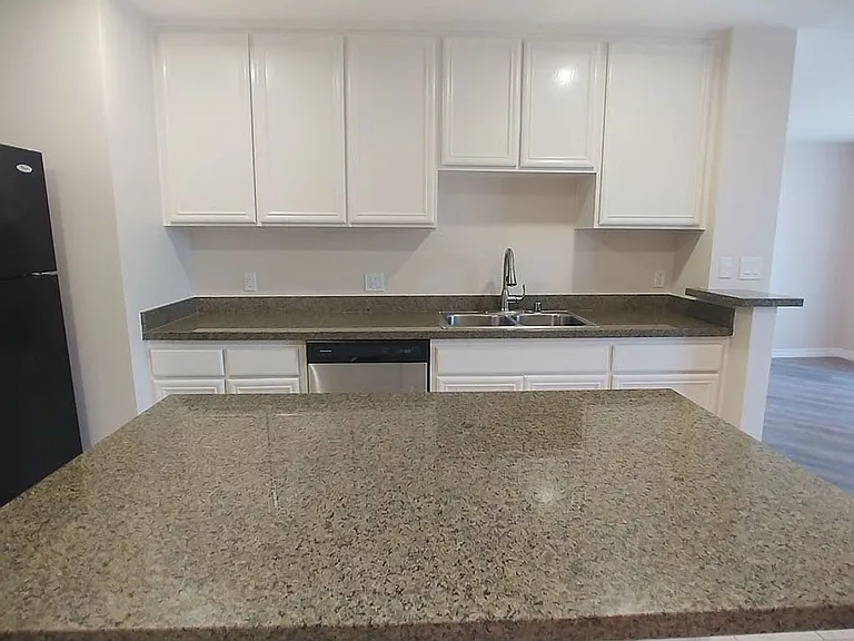 Almeria Townhomes — Photo 33
