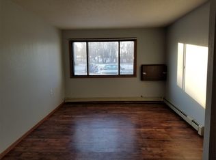 517 Village Dr APT 51, Marshall, MN 56258