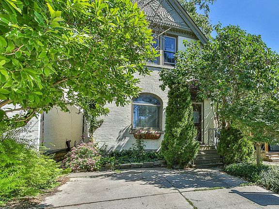 3rd image of 38 Byron Ave E
