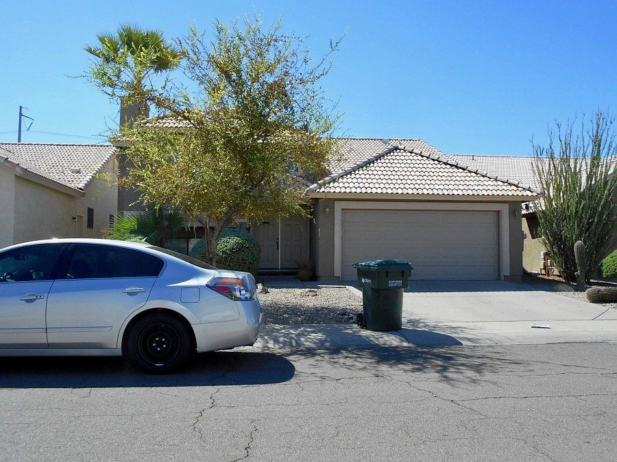 1st image of 2837 E Redwood Ln